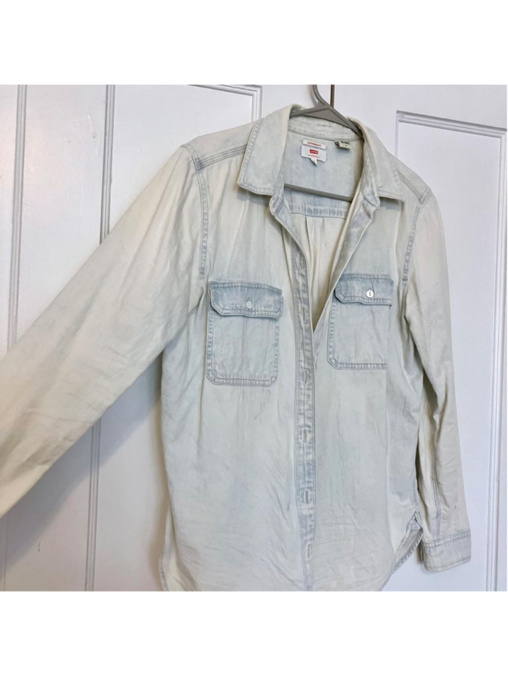 LEVI'S BLEACHED DENIM BUTTON-DOWN SHIRT (Medium)